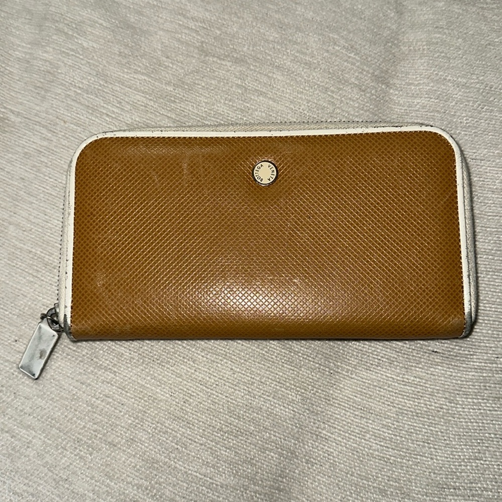 Bottega Veneta light brown lizard 🦎 leather long zip wallet white leather detail
